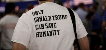 (FOTOS) Las divertidas camisetas de apoyo a Trump que se ven en Estados Unidos